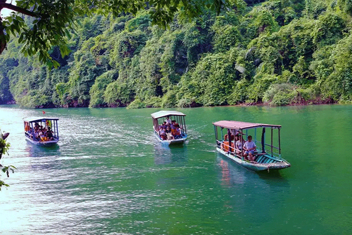 Boat trips to Ba Be Lake