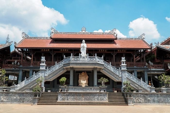 What to visit in 2 days in Buon Ma Thuot: Khai Doan Pagoda