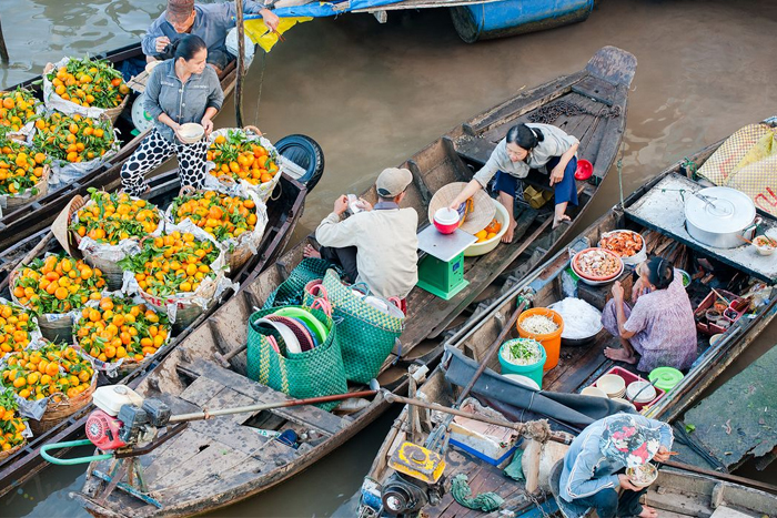 Cai Rang floating market 