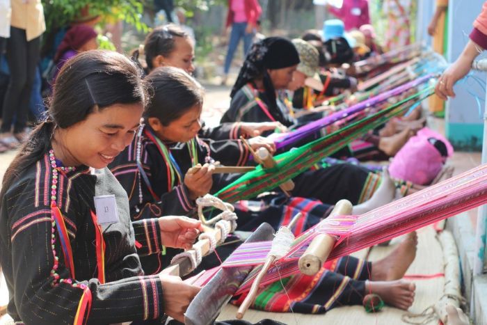 Chau Giang Village preserves the traditional brocade weaving