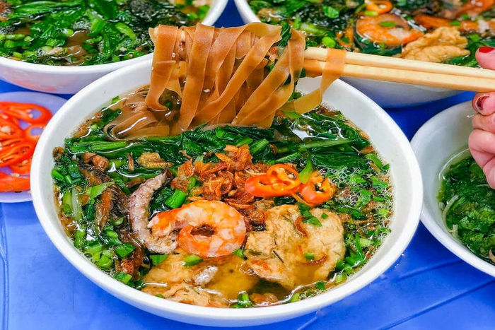 Crab cake soup with red rice noodles