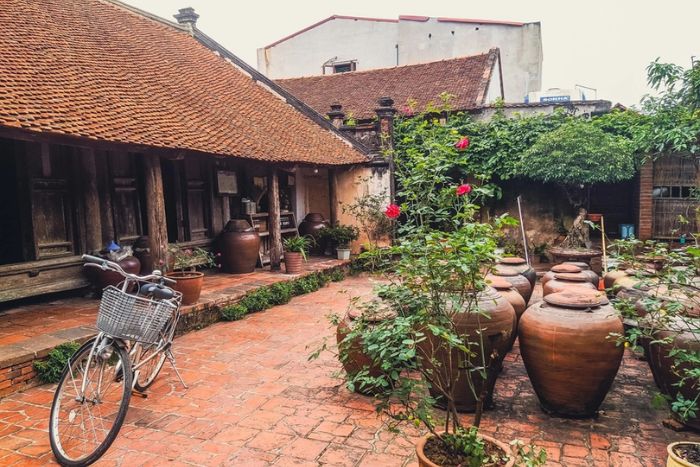 What to visit in Duong Lam Village in 2 Days? Explore the ancient houses