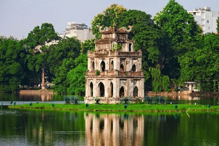 5-Day Hanoi itinerary: Visit Hoan Kiem Lake