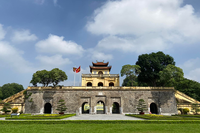 Visit Thang Long Imperial Citadel