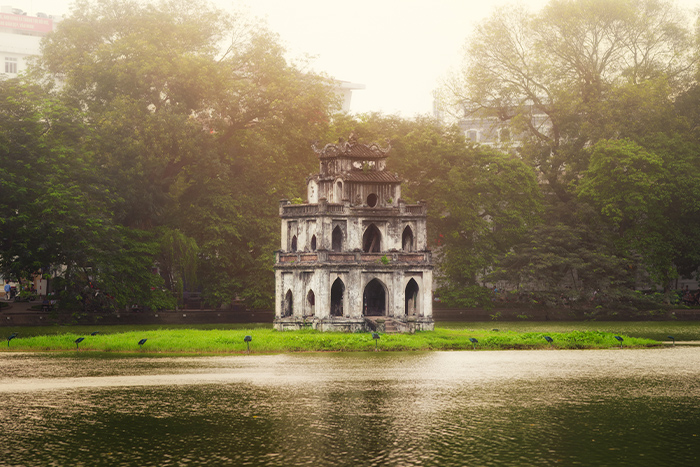 Hoan Kiem lake, must-see destination in Hanoi