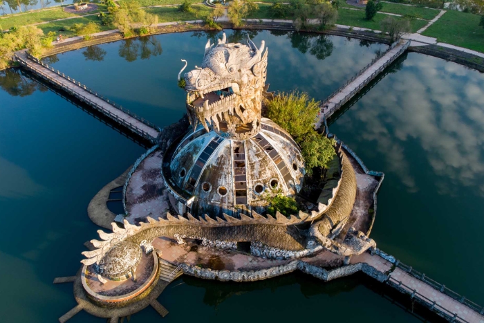 The abandoned water park of Thuy Tien