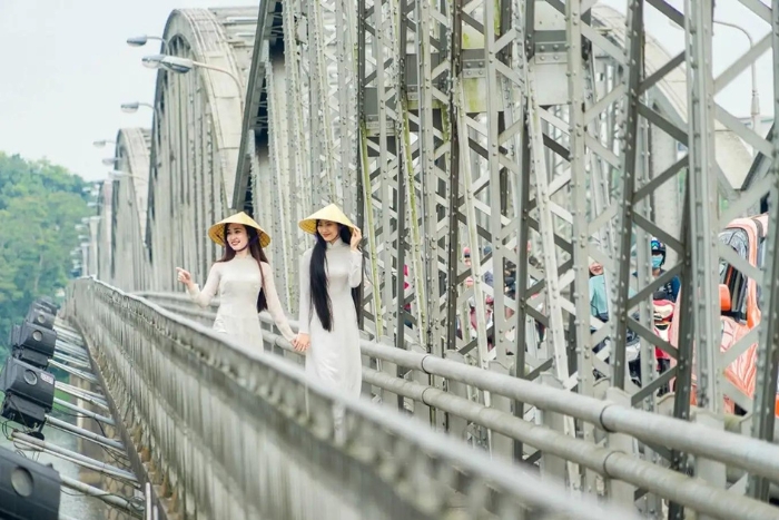 Truong Tien Bridge