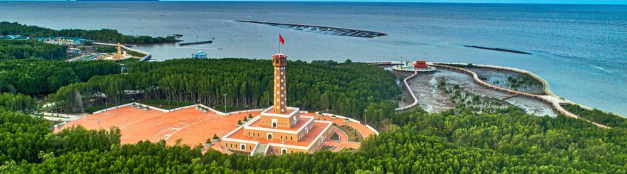 What to do in Ca Mau Bac Lieu for 4 days? Discover Hanoi Flag Tower in Ca Mau