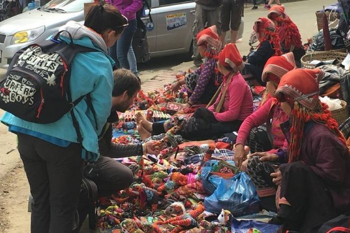 Pretty souvenirs to find at Cao Son Market