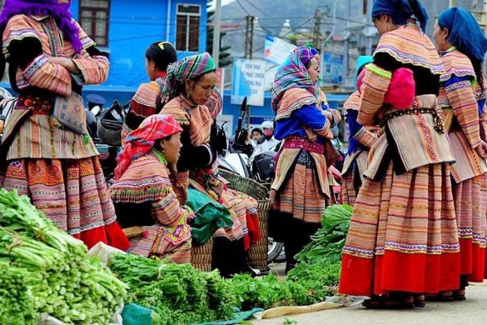 Hmong people at Bac Ha ethnic market