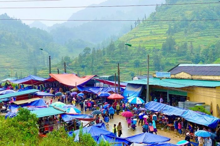 Panorama of the Muong Hum Ethnic Market from above