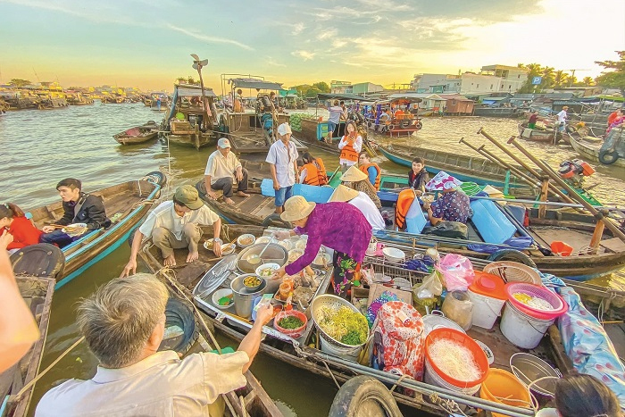 Cai Be floating market