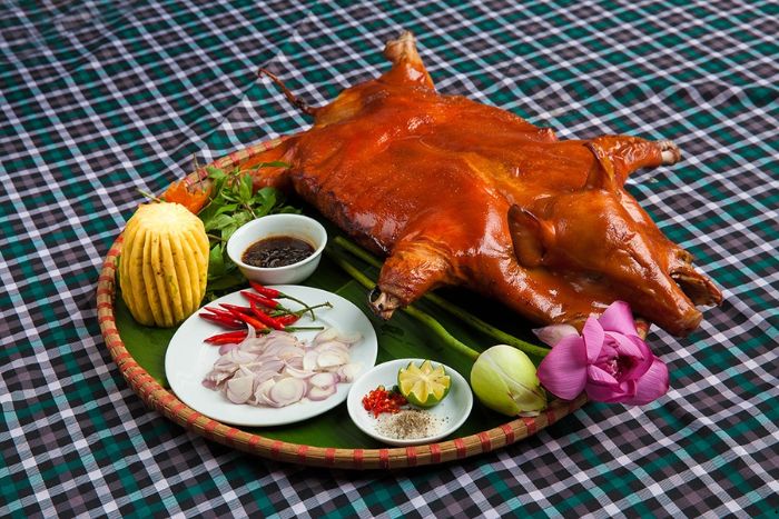 Roasted suckling pig in Cao Bang