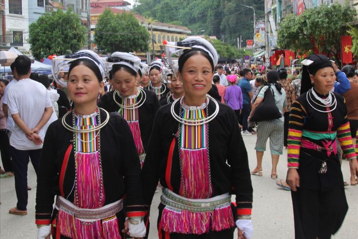 San Chi ethnic group at Bao Lac love market in Cao Bang