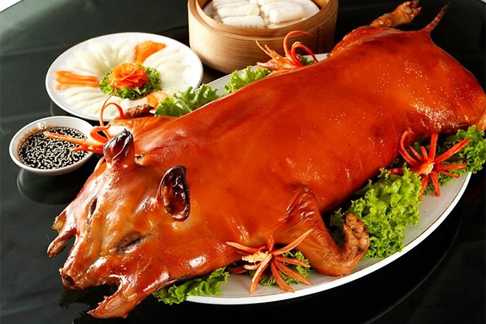 What to eat in Cao Bang? Lợn sữa quay (Roast Suckling Pig)