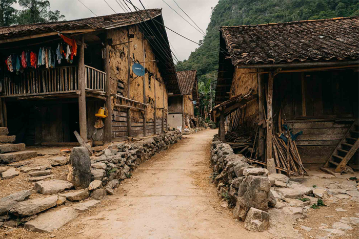 How to get to Lung Ri village?