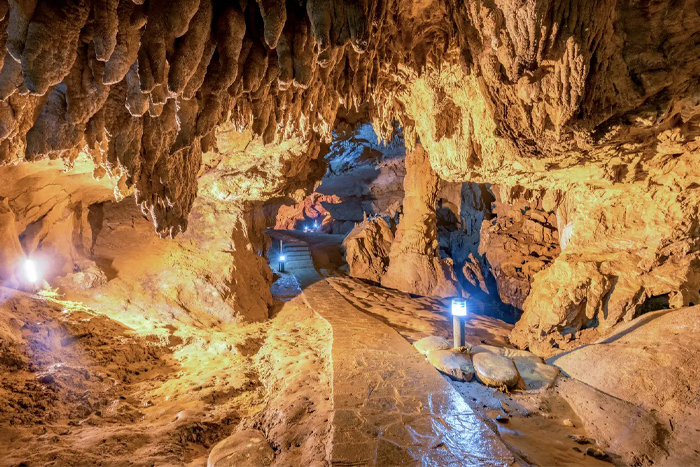 Nguom Ngao cave in Cao Bang