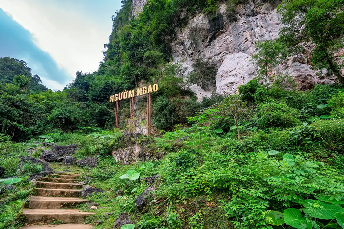 Nguom Ngao Cave