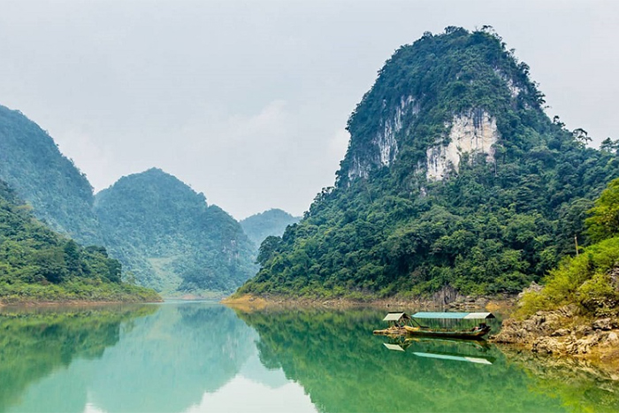 Thang Hen Lake in Cao Bang 