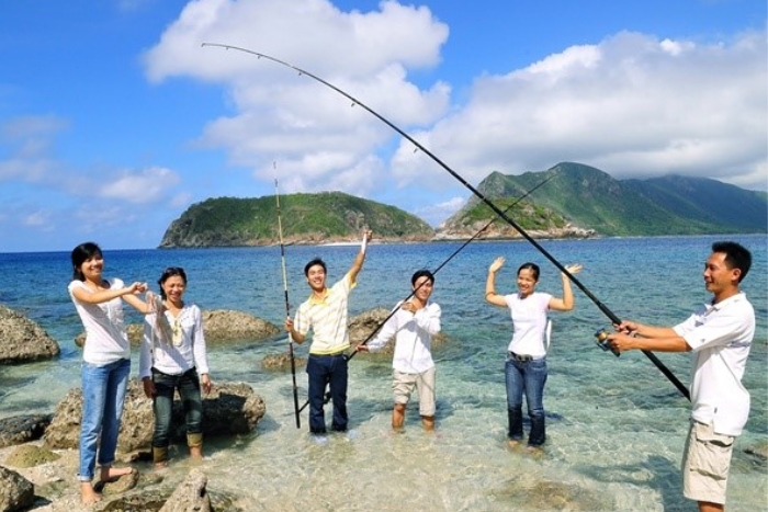 Fishing guided by local fishermen 