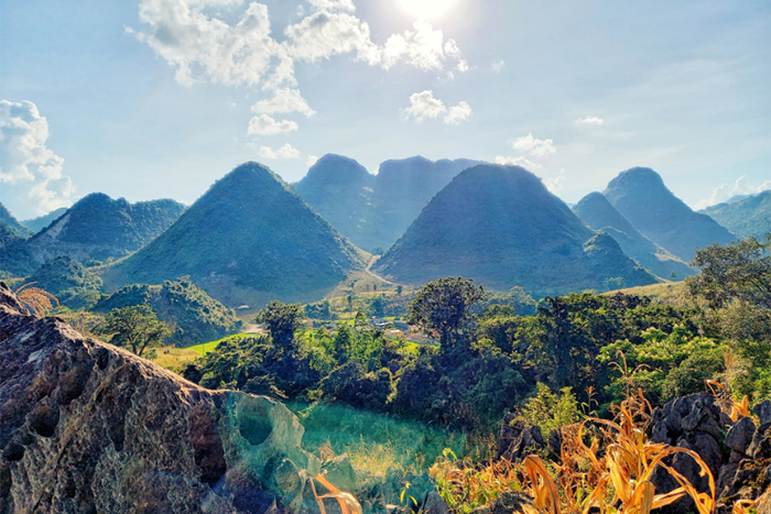 Tủa Chùa Stone Plateau in Dien Bien