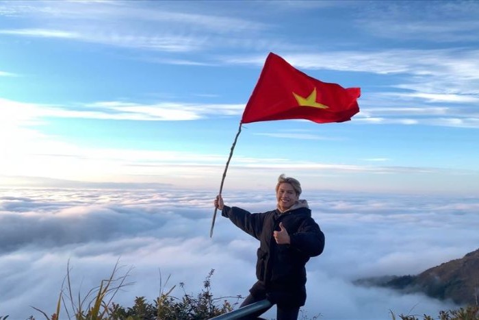 Cloud-hunting at the top of Chieu Lau Thi