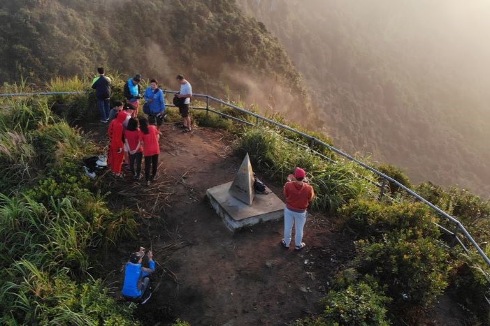 Chieu Lau Thi in Ha Giang is a pristine mountain that attracts many for trekking