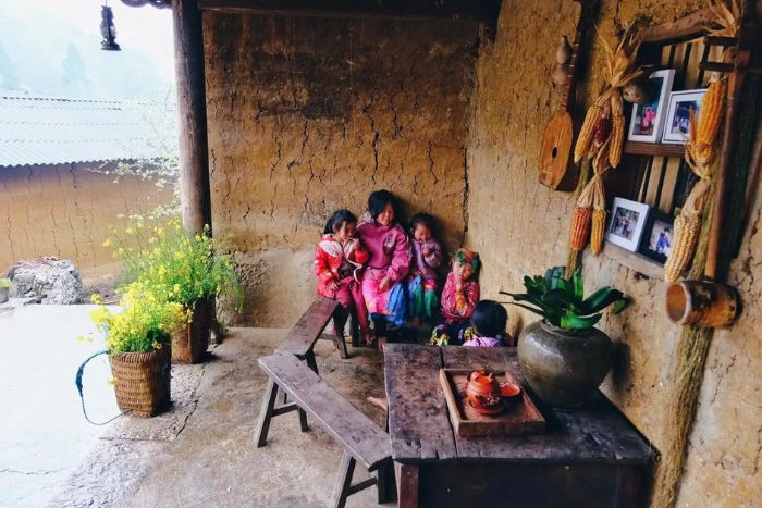 Children in Lao Xa Village