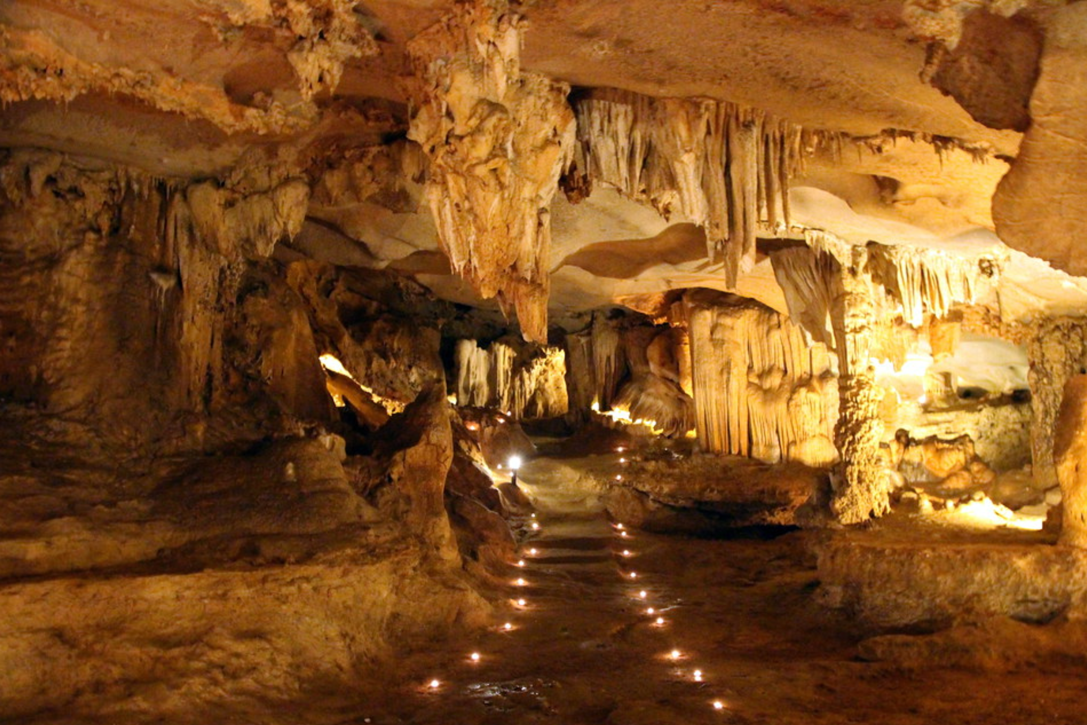 Thien Canh Son Cave