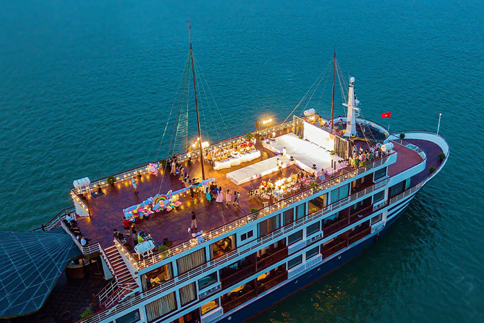 Sealife Legend cruise in Lan Ha bay