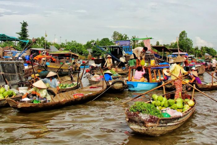 Cai Be Floating Market is a must-see for 5 days in Saigon