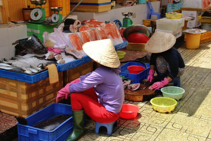 Stalls and merchants in Ben Thanh Market