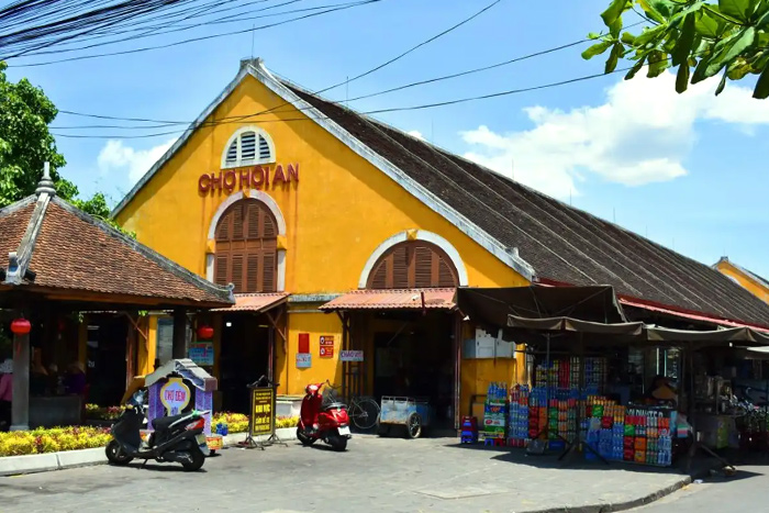 Hoi An central market 