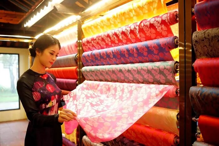 Hoi An silk products 