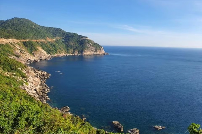 Admire the beautiful sunrise at the windy strait of Cham Islands