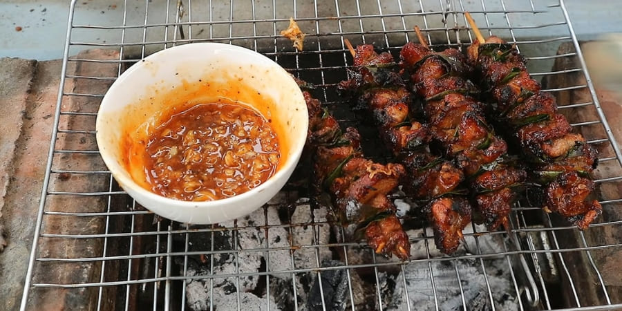 Grilled pork with Mac Mat leaves