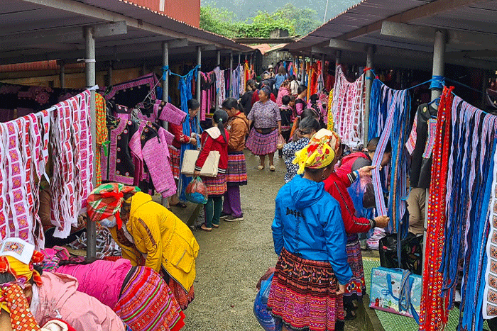 Hmong Pa Co market in Mai Chau