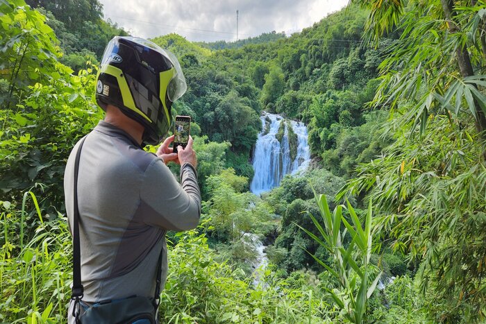 Trek to Go Lao waterfall