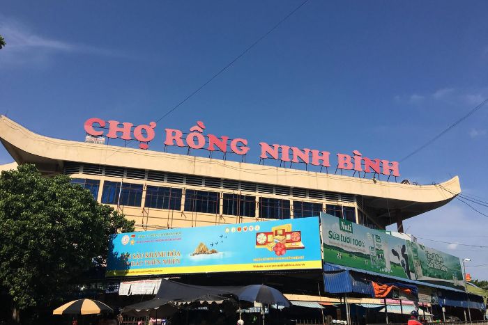 Where is the best spot to buy some Ninh Binh souvenirs? Dragon Market