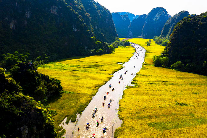 Take a boat trip on the Ngo Dong River