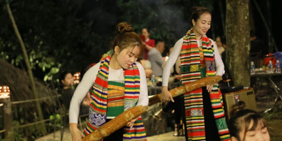 Pu Luong traditional national costumes