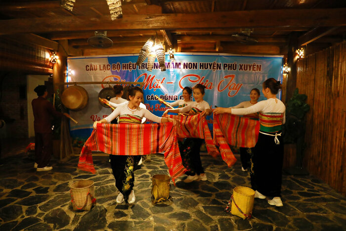 The traditional attire of the Thai community in Pu Luong