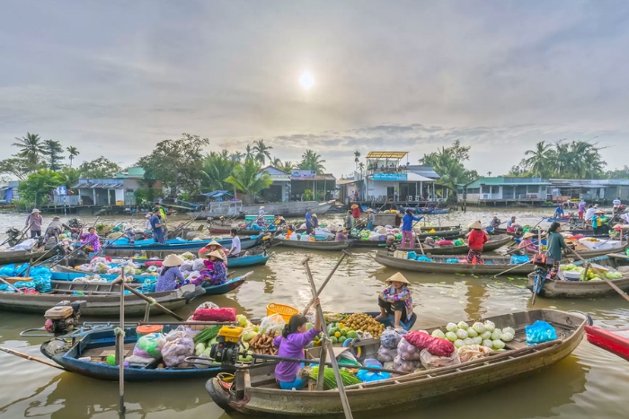 Explore Cai Be floating market in 3 days Saigon Phnom Penh tour