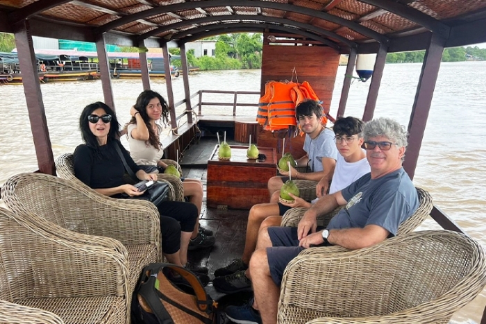 Travel from Ho Chi Minh city to Mekong delta by sampan