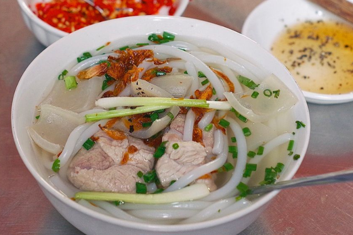 What to eat in Tay Ninh? Try Trang Bang noodle soup!