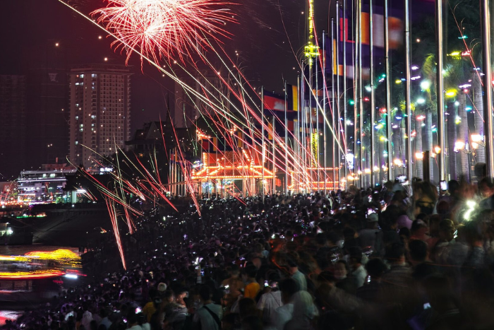 Admire the fireworks at New Year's Eve in big cities of Cambodia