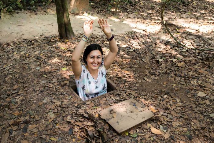       T-shirts and jeans will make it easy to explore iconic city landmarks in Vietnam (Photo: Cu Chi Tunnels)