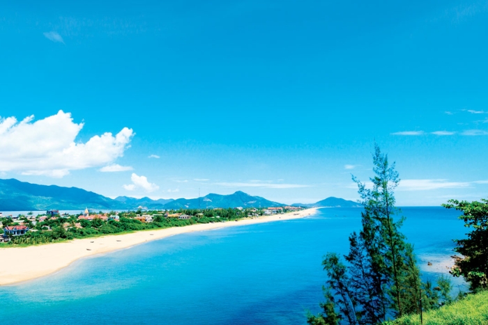 Lang Co Beach - one of the most beautiful beaches in Vietnam