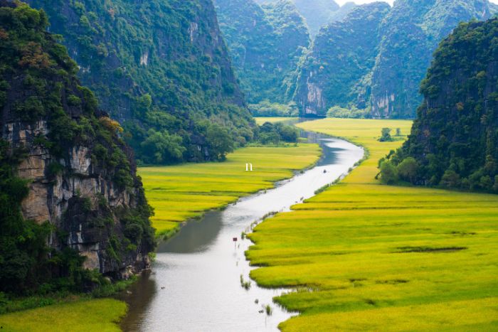 Knowing the Vietnam visa information will help you enter Vietnam smoothly (photo: Ninh Binh)