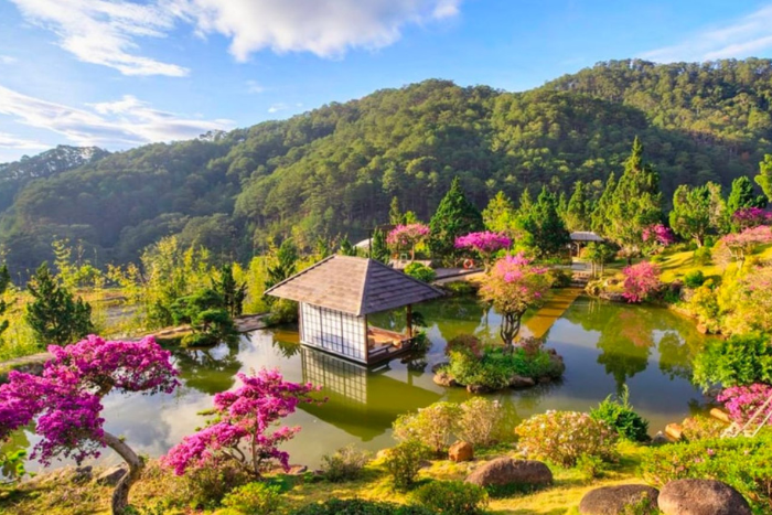 Visit the city of a thousand flowers Da Lat - one of the must-see destinations in Vietnam